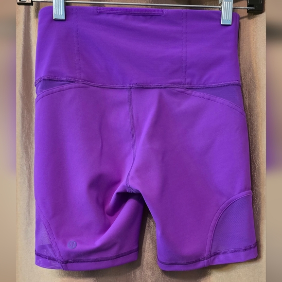 lululemon athletica Atomic Purple Wunder Train Shorts - Picture 3 of 8